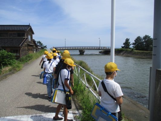 新川沿いを歩いて当時の苦労を体感する