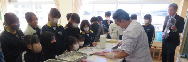 氷見市立比美乃江小学校
