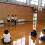４年生と１年生でしっぽとり　入学おめでとう週間