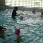市民プールで水泳学習