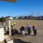 下校する子供たち