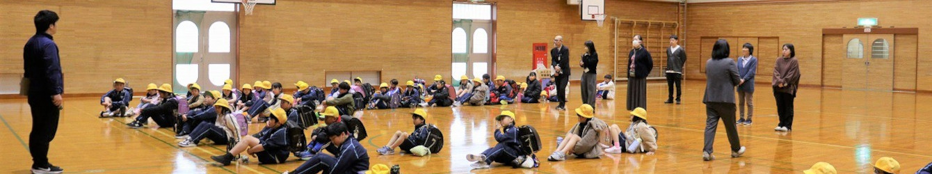 氷見市立十二町小学校