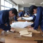 授業風景　2年1組　技術(身の回りを整理する物を作ろう)４月２４日