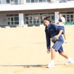 授業風景　2年1組　保健体育(ソフトボール)