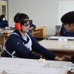 3年3組　家庭科(高齢者疑似体験)