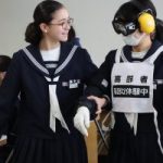 3年1組　家庭科(高齢者疑似体験)