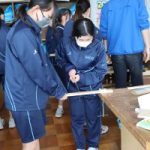 2年2組　技術(身の周りを整理するものをつくろう)
