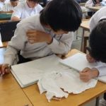 2年1組　美術科　西條中学校の風景画を描こう